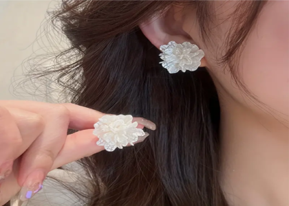 Boucles d'oreilles à clous de design de fleurs douces